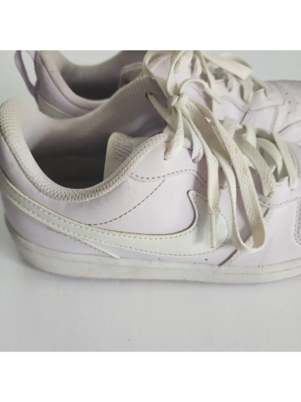 Nike sneakers white lilac size 5 Youth